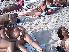 Сексуальная оргия извращенцев на нудистском пляже