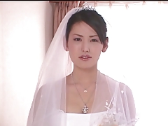 Японскую невесту трахнули прямо на свадебной церемонии