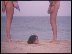 Девочку оттрахали на общественном пляже
